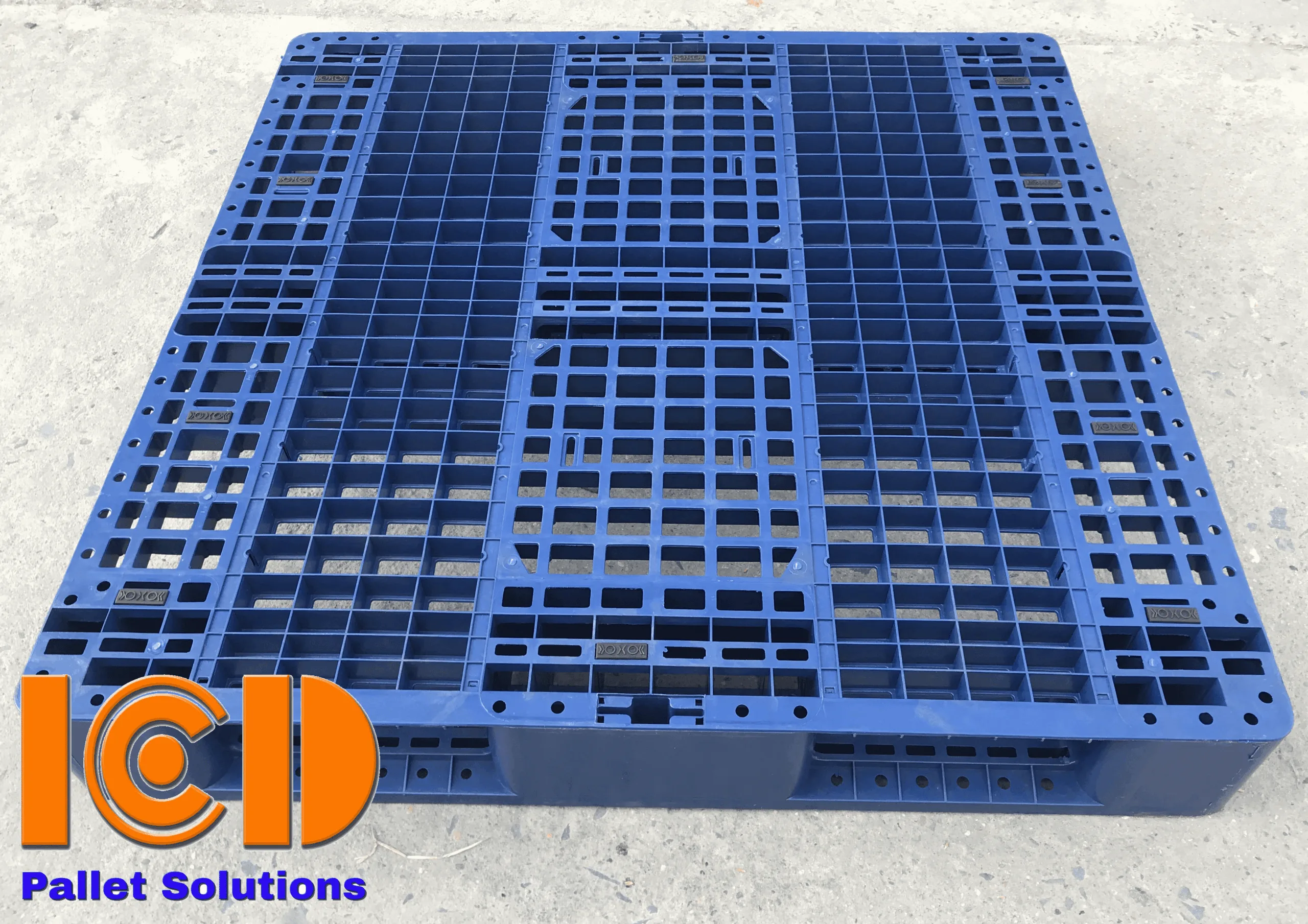 Pallet Nhựa ICD 3 Chân IPS EMV1111 KT1100x1100x150mm xanh