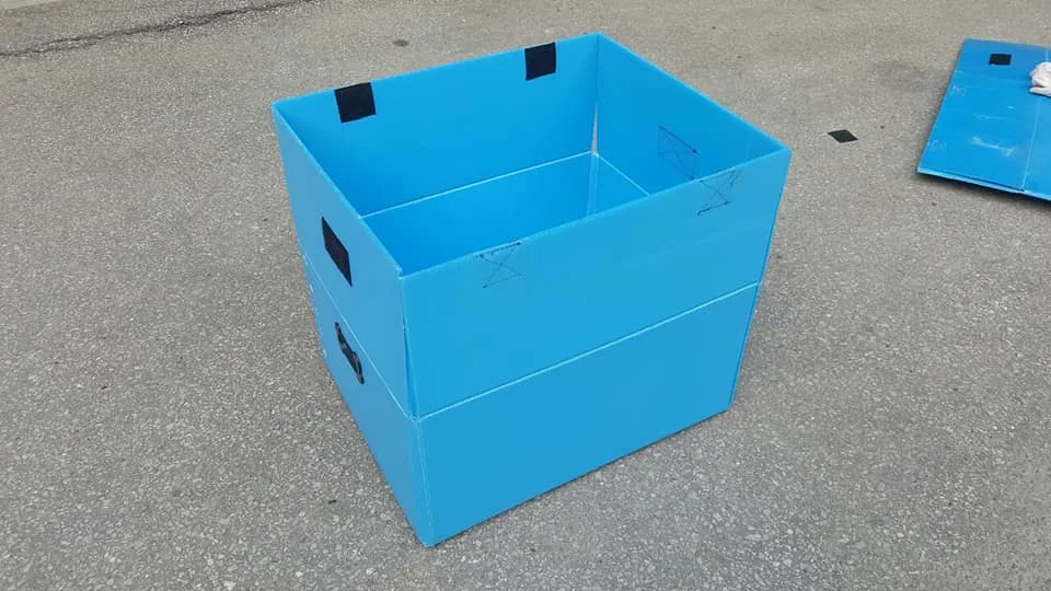 Danpla plastic crate folded from blue hollow PP sheet
