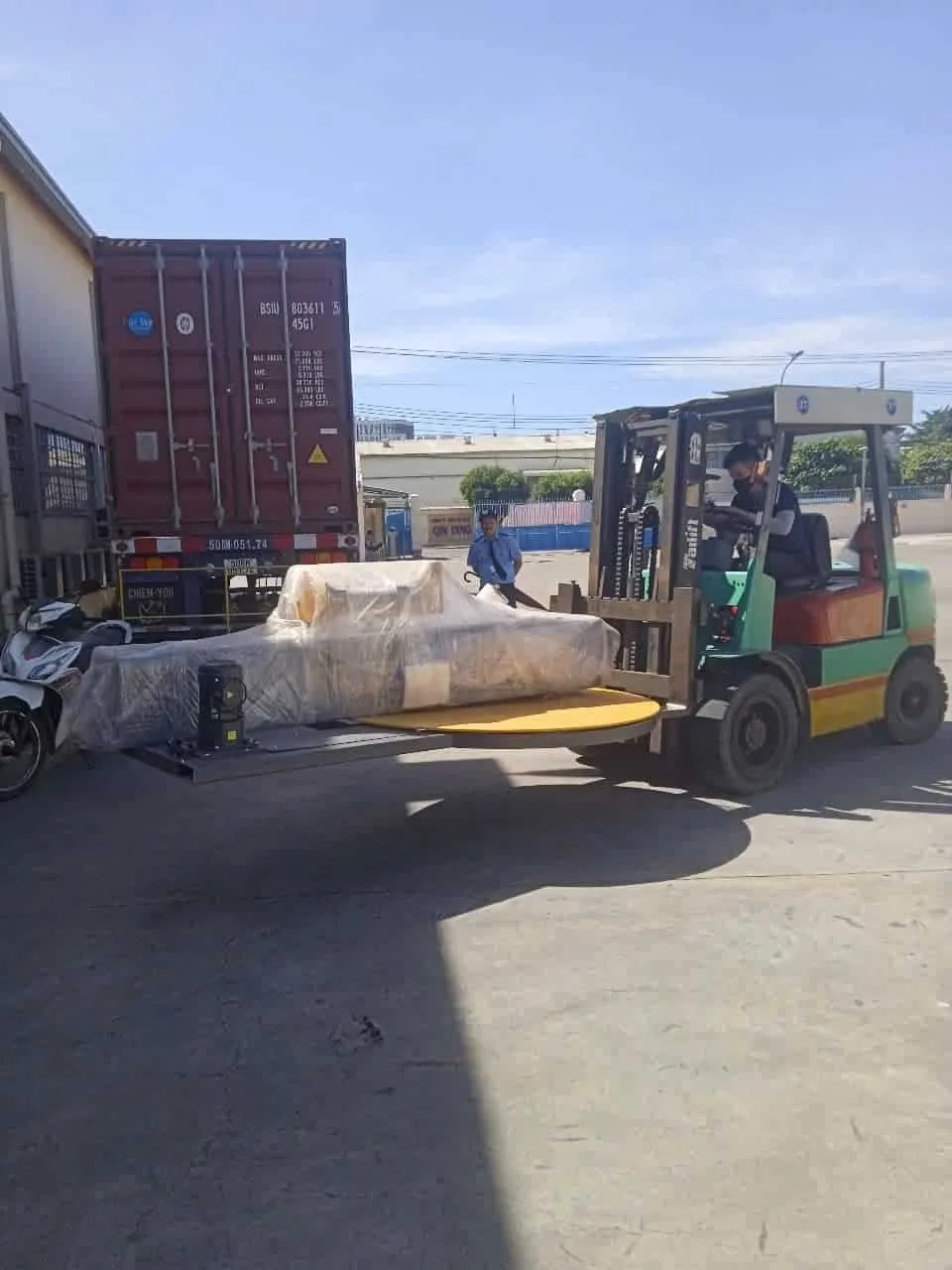 Bàn giao máy quấn màng pallet ICD-T1650F tại kho khách hàng