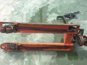 xe nâng tay bơm không lên