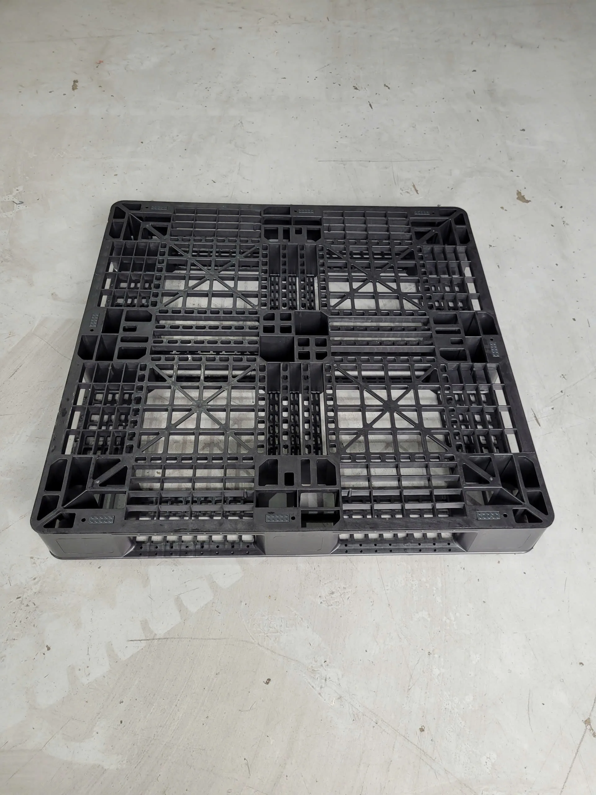 Pallet nhựa kích thước 1000x1000x120 mm