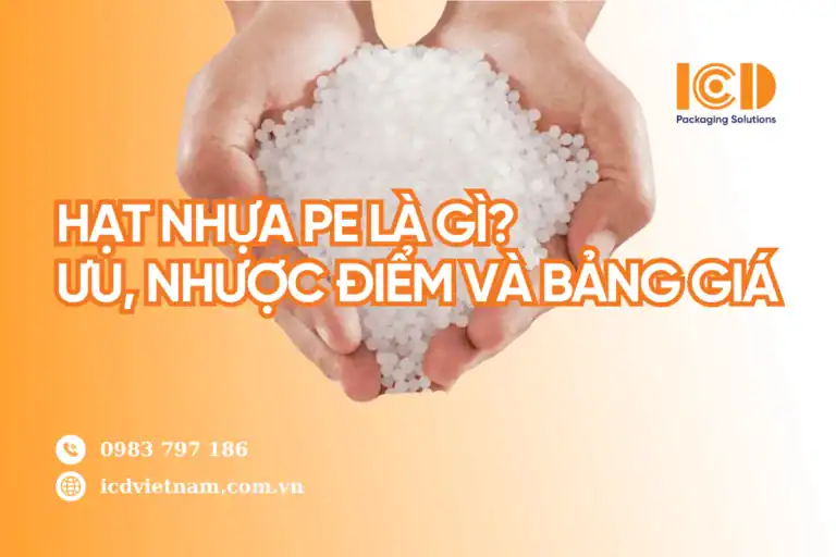 Hạt nhựa PE nguyên sinh trên tay người kiểm tra