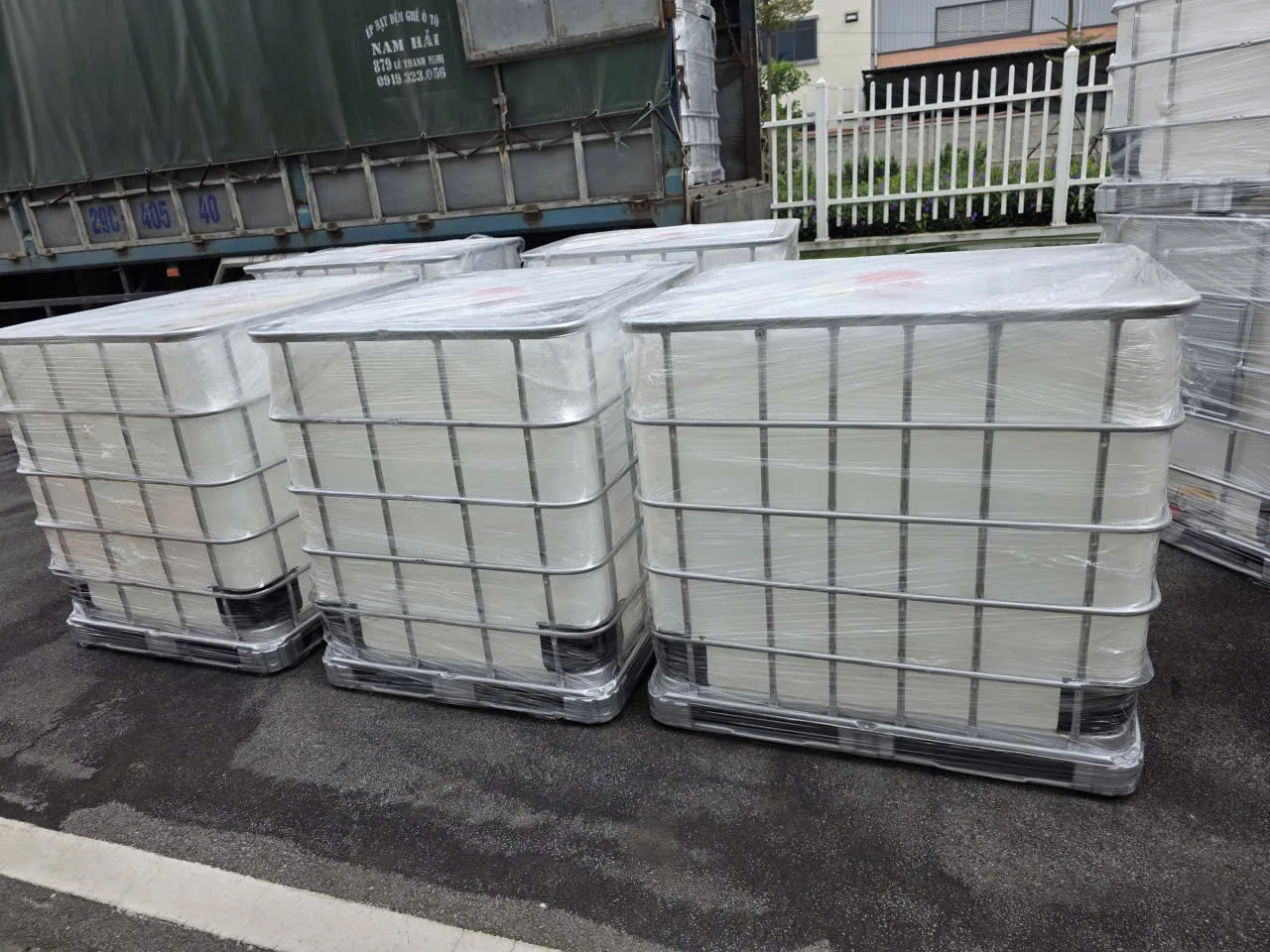 Thùng nhựa IBC 1000L đựng nước và hóa chất - ICD Việt Nam