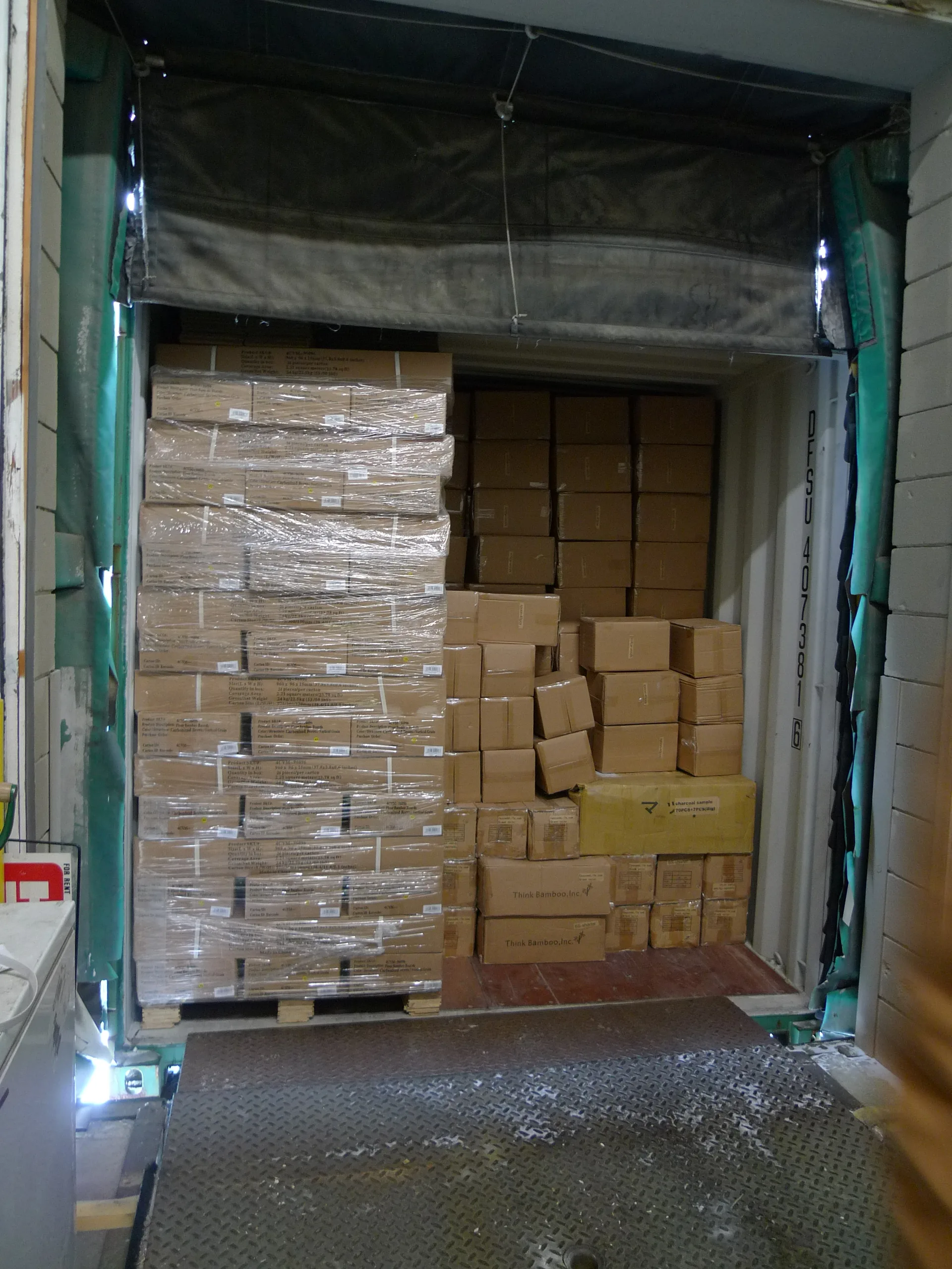 Hàng hóa được xếp trực tiếp vào container