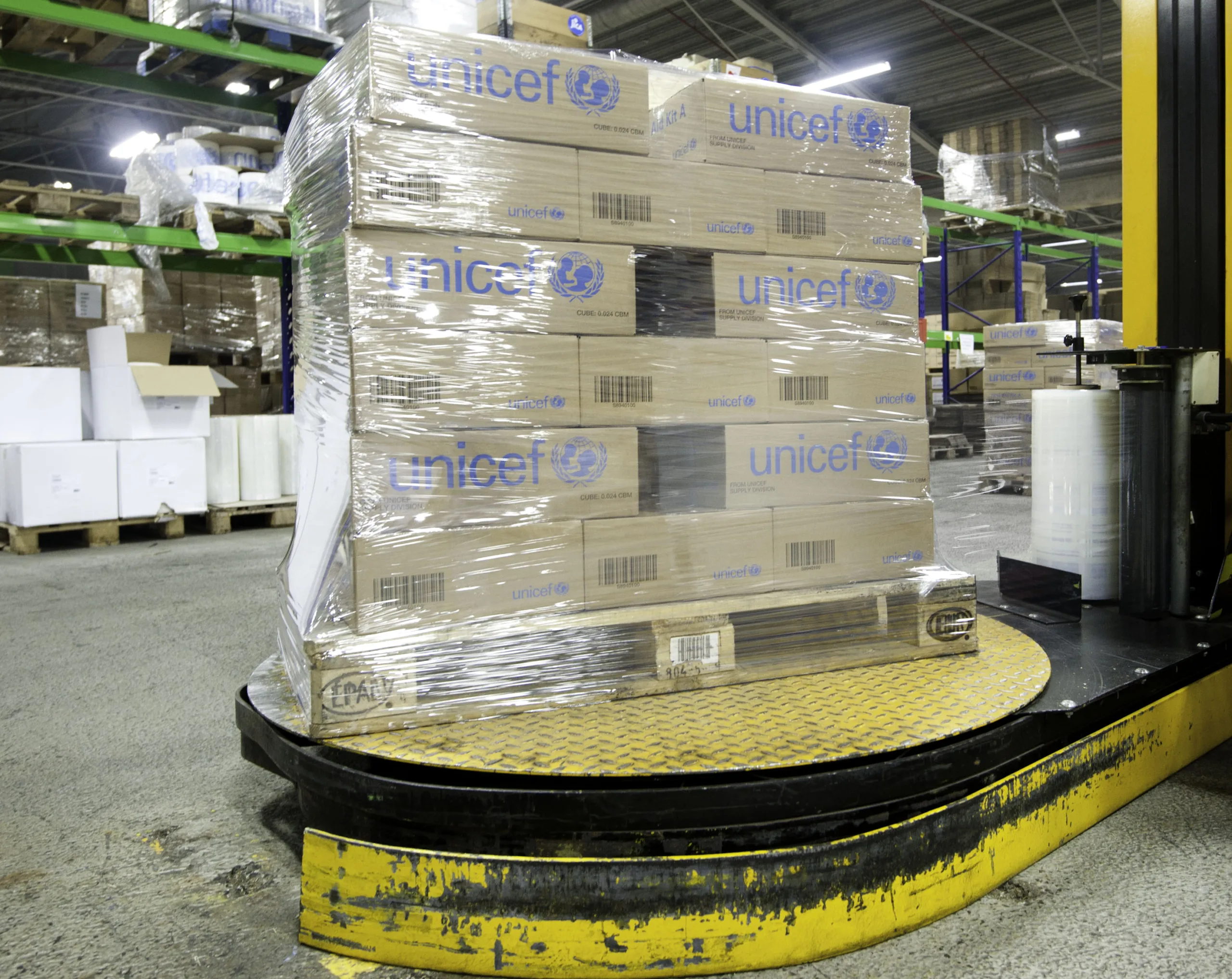 Turntable stretch wrapper for pallet loads