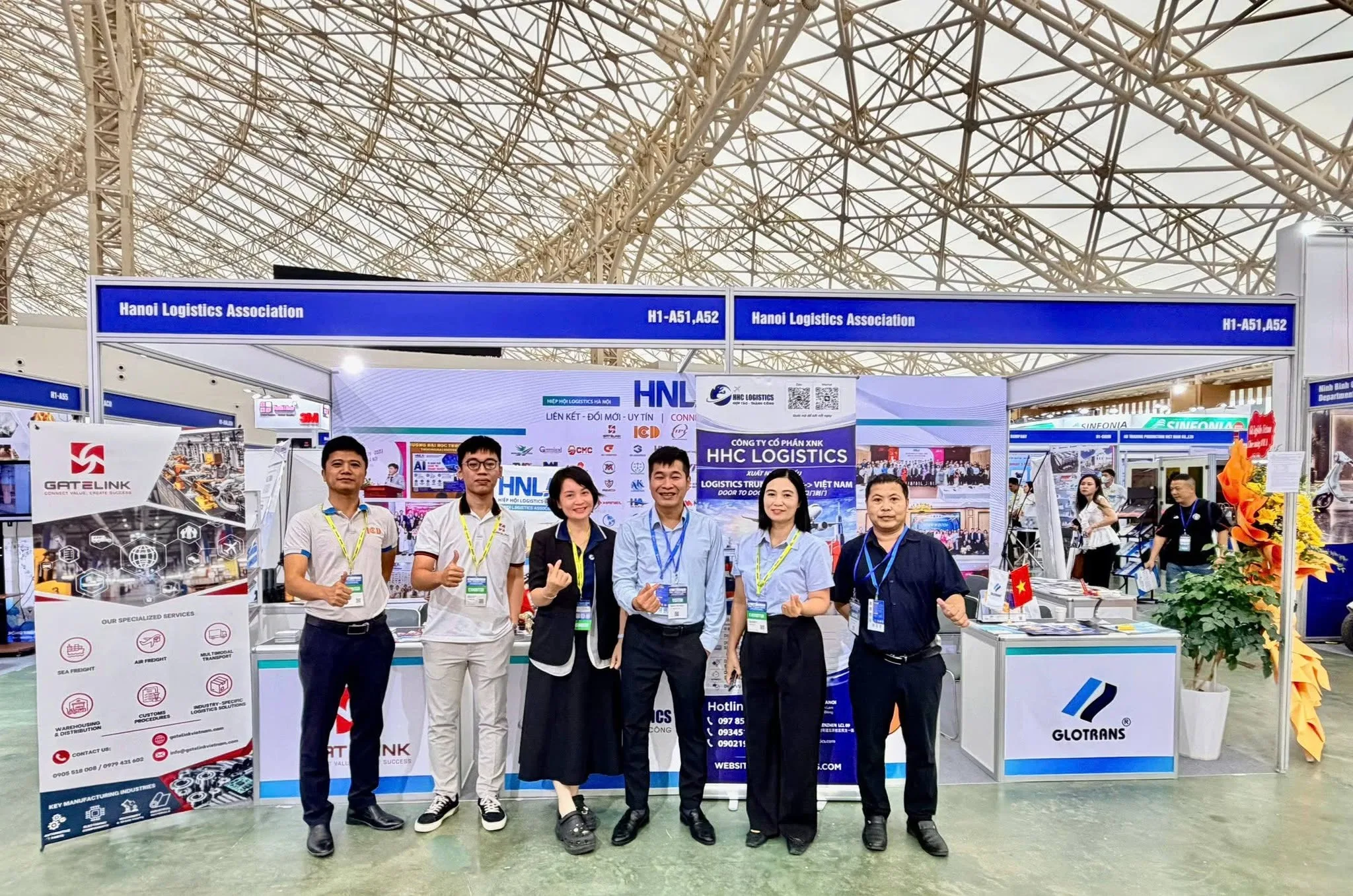 Đội ngũ ICD Việt Nam chụp cùng đối tác Hanoi Logistics Association tại FBC ASEAN 2026
