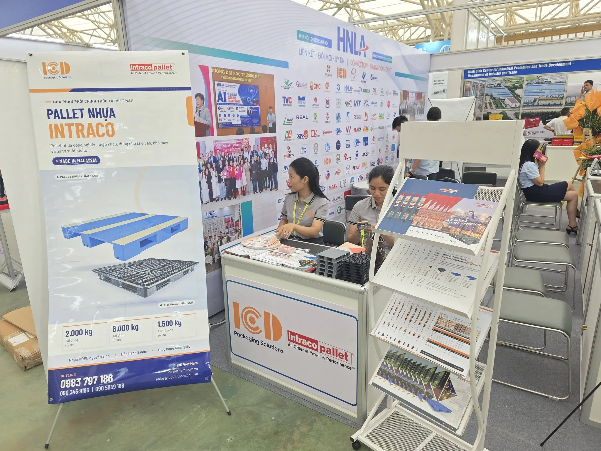 Gian hàng ICD Việt Nam H1-A51, A52 tại FBC ASEAN 2026 với standee pallet nhựa Intraco