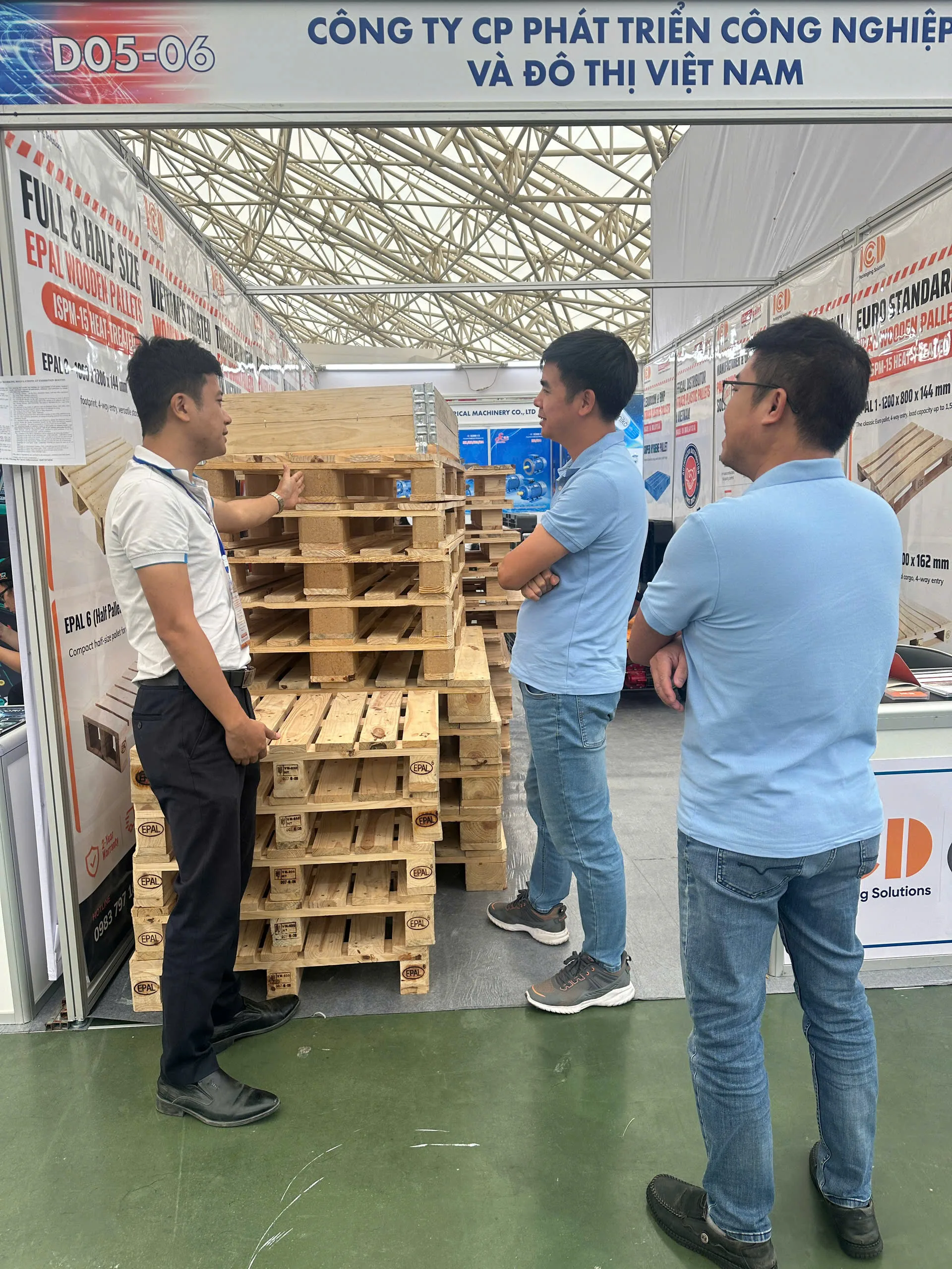 Khối pallet gỗ EPAL trưng bày tại gian ICD Việt Nam D05-D06, VIIF 2026
