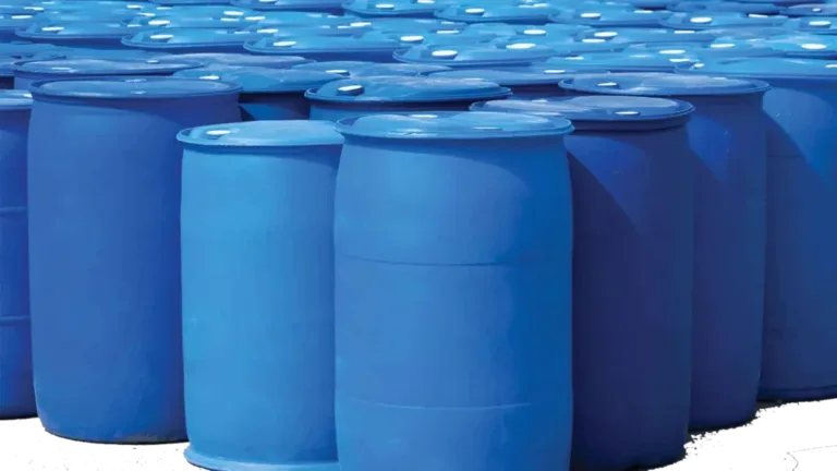 Phuy nhựa HDPE màu xanh dương xếp ngoài trời