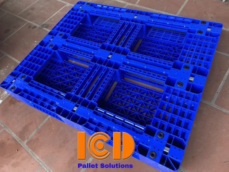 Pallet nhựa ICD PL12 có lõi thép màu xanh dương dùng kê thùng chứa nặng