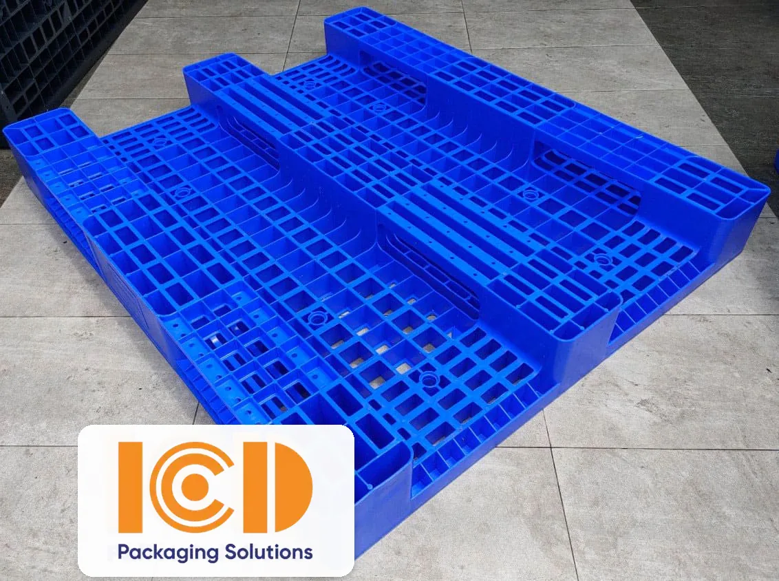 Pallet nhựa 3 chân ICD EHV1113B2 kích thước 1100x1300x150 mm màu xanh dương nhìn từ mặt dưới