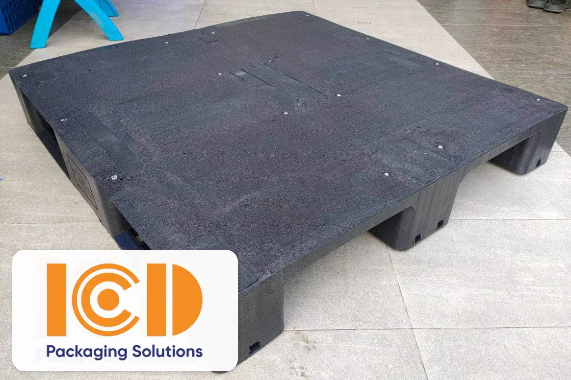 Black ICD EHS1111B3 closed-deck 3-runner plastic pallet, 1100 x 1100 x 165 mm