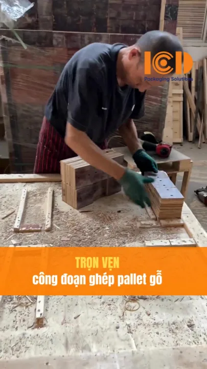 Công đoạn ráp pallet gỗ