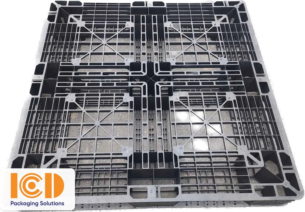 Mặt trên pallet nhựa giá rẻ màu đen kích thước 1100x1100x120 mm