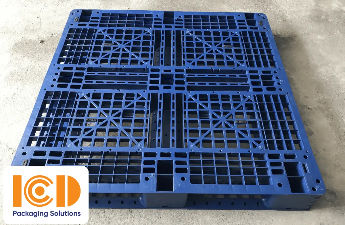 Mặt trên pallet nhựa 1200x1200x150 mm IPS WMV1212-VN-RC nhìn gần như thẳng từ trên xuống