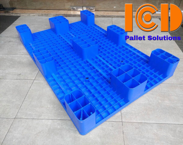 Pallet-nhựa-ICD-9-chân-gù-mặt-bít-KT1200x800x140mm-anh1